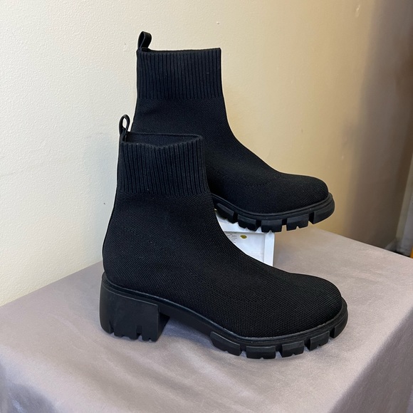 Women’s Pull On Chelsea Boot - Picture 2 of 7